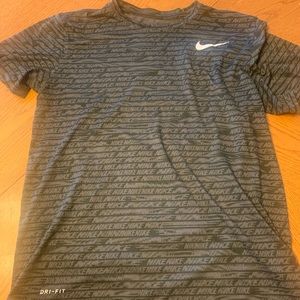 Unique green/black Nike dry fit short sleeve tee men’s size medium